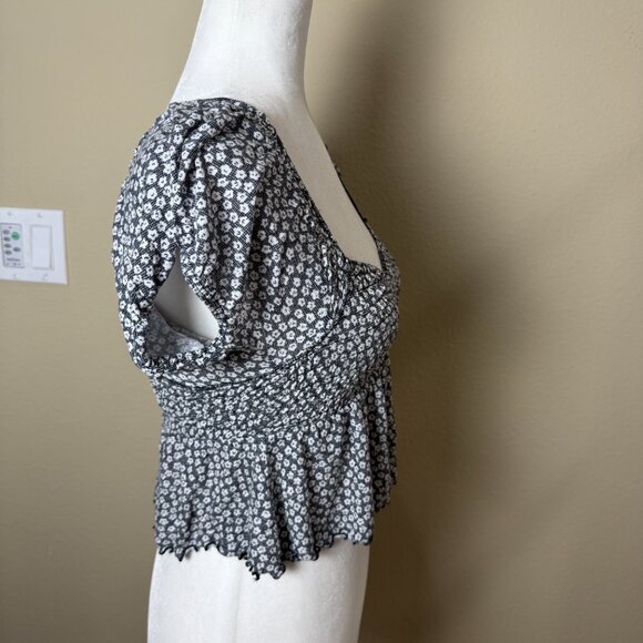 URBAN OUTFITTERS Navy Blue Floral Ruched Crop Top Cap Sleeves Size XS - Picture 7 of 12